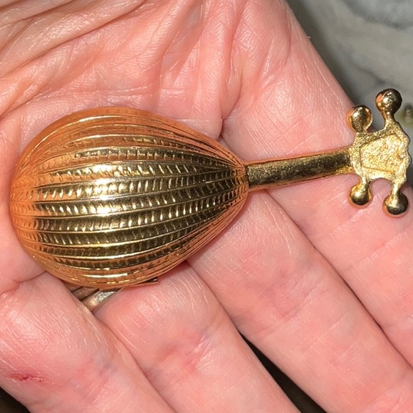 Avon 1971 Mandolin Shaped Hinged Solid Perfume Glace Holder Empty - Picture 6 of 10